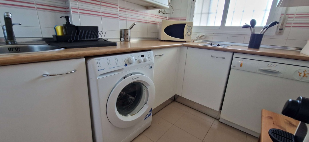 Apartamento Laguna de El Portil, alquiler temporada, piscina, pista de pádel, terraza acristalada, plaza de garaje

