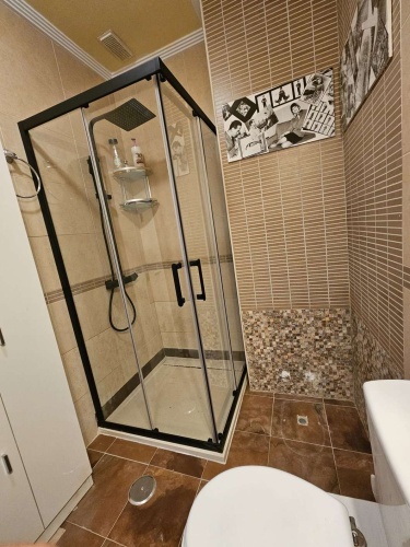 Casa adosada de 2 plantas en Nuevo Portil, con acceso directo a la piscina, terraza privada, 2 dormitorios y aire acondicionado. Ideal para vacaciones o estancias prolongadas.

