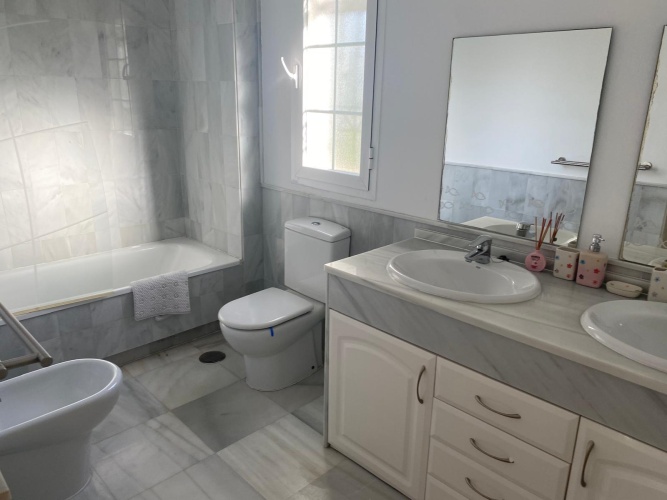 chalet en nuevo portil, chalet con piscina huelva, casa en la playa, chalet con jardín, venta casa huelva, alquiler vacacional nuevo portil, inmobiliaria el rompido, vivienda de lujo andalucía