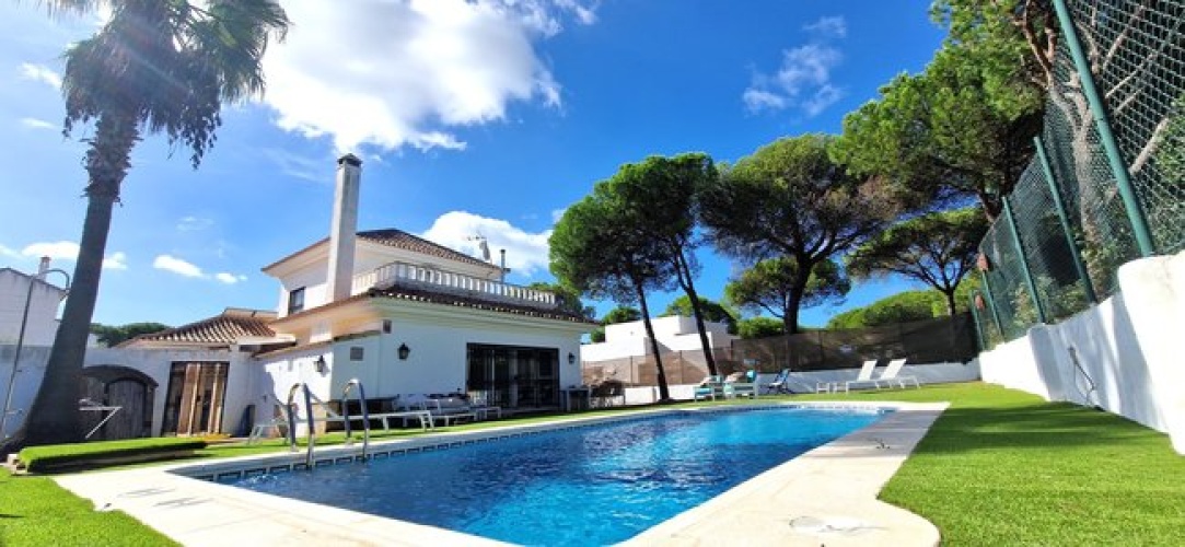 alquiler chalet playa del portil, cortijo independiente, piscina privada, alquiler temporal, chalet con chimenea, campo de golf, naturaleza, Cartaya, costa de la luz

